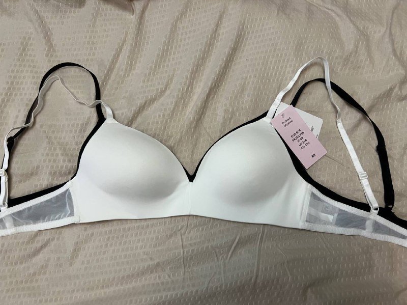 Два бесшовных бюстгальтера H&M