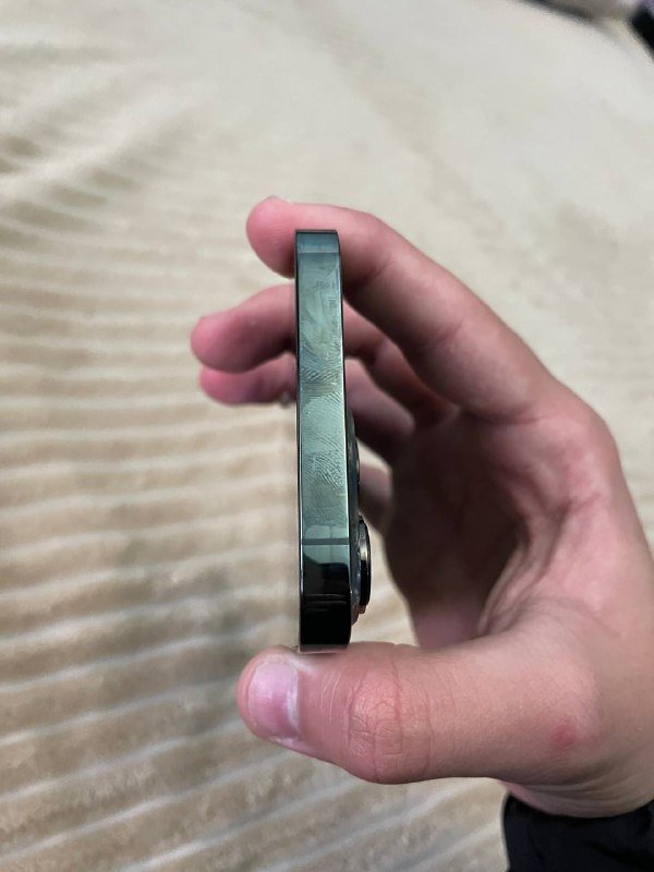 IPhone 13 Pro 128гб с чехлами и зарядкой 4