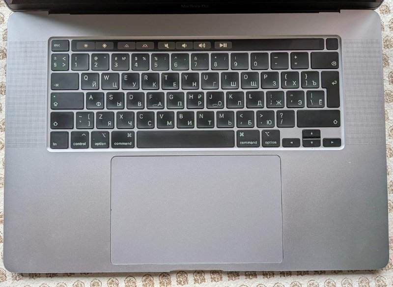 MacBook Pro 16" 2019, 6-core i7, 16GB RAM, 500GB SSD 3