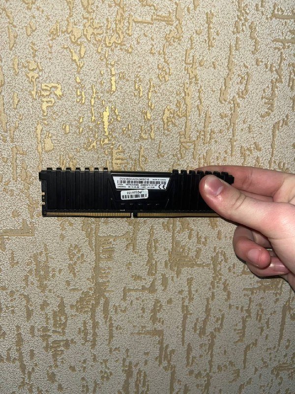 Оперативная память Corsair Vengeance 16 ГБ 2400MHz 4