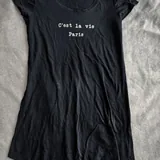 Вешалки, спортивный топ Oysho, брюки, джинсы, платья 8
