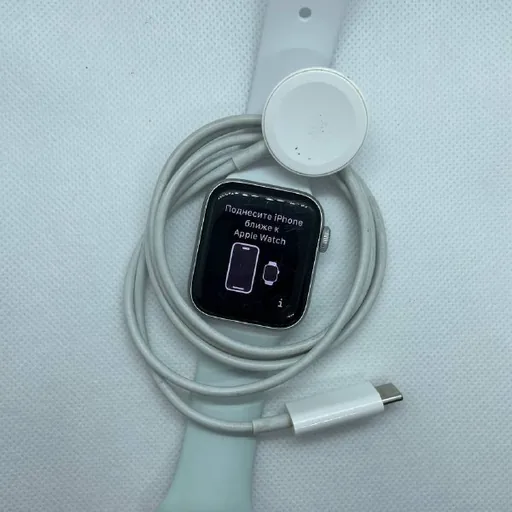 Apple Watch SE 2, Xiaomi Mi Band 9