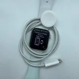 Apple Watch SE 2, Xiaomi Mi Band 9 1