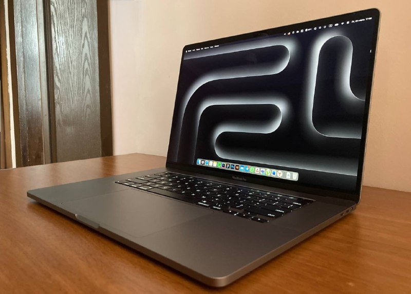 MacBook Pro 2019 i9 32GB RAM 2TB SSD