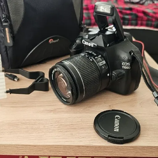 Зеркальный фотоаппарат Canon EOS 1100D