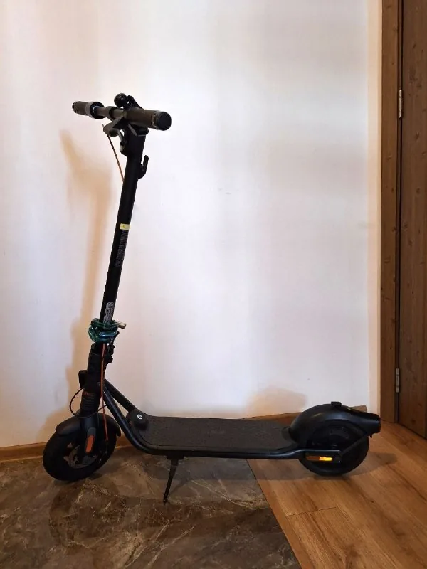 Электросамокат Ninebot F2 Pro, цепной замок 1