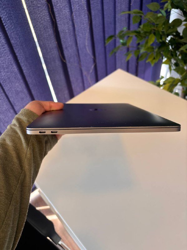 Macbook pro 2017 i5 8/128 GB 4