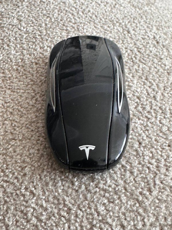 ключи от Tesla Model S