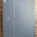 Планшет Apple iPad Air 11 M3 128 ГБ с чехлом-клавиатурой Logitech 4