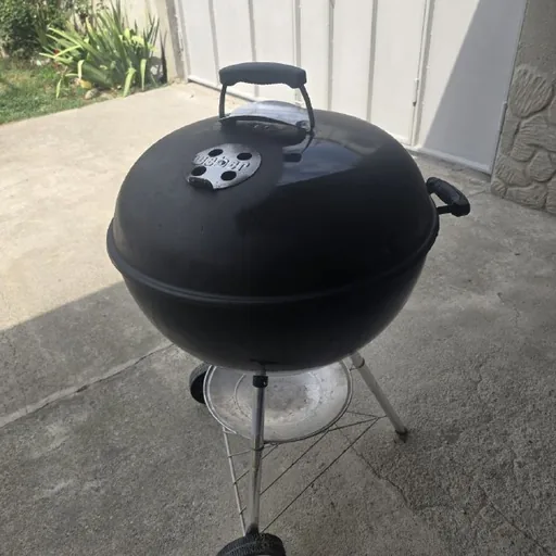 Угольный гриль Weber