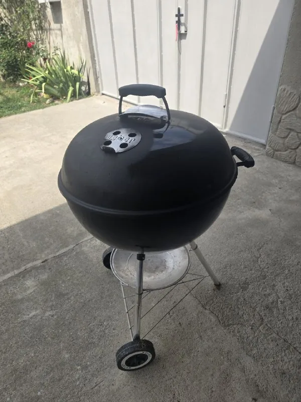 Угольный гриль Weber 1
