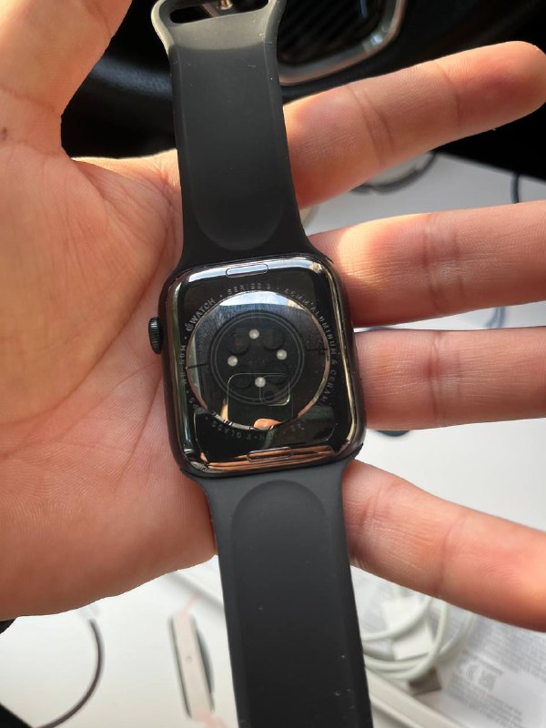 Apple Watch 9 45 in perfect condition 3