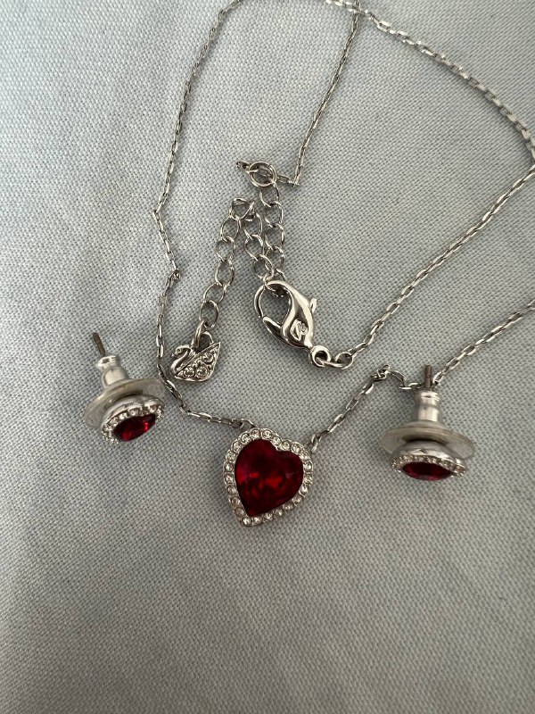 Набор Swarovski из подвески и серьг