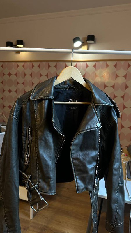 Кожаная куртка ZARA, S