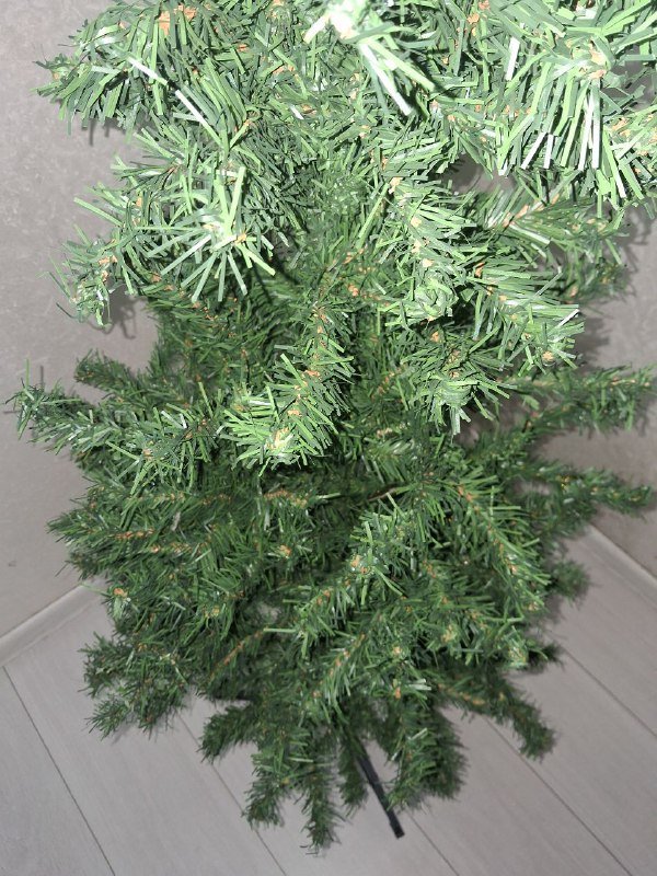 Искусственная ёлка высотой 1.5 м 2