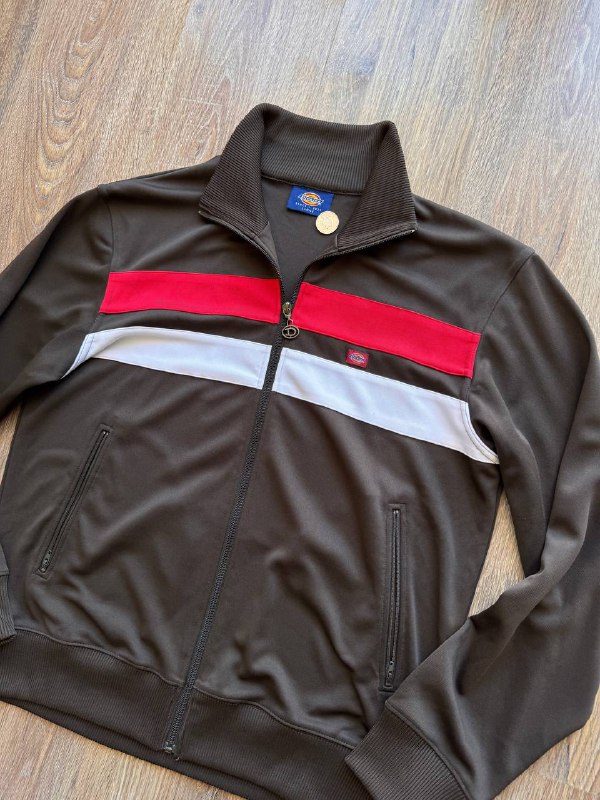 Шорты Fox Racing, Джинсы Wrangler, Шорты Champion, Поло Kappa, Футболка Arcteryx, Рубашка Lyle & Scott, Зипка Lacoste, Кепка New Era, Зипка Dickies 9