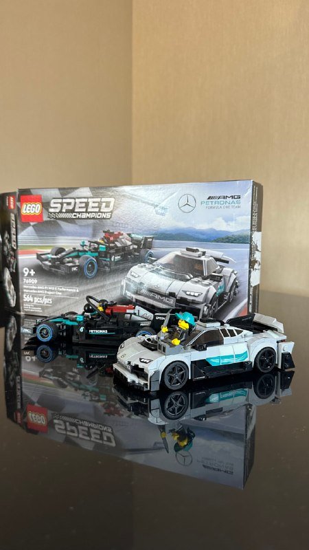 4 набора LEGO Wildflower Bouquet, Formula, Bugatti, Dom’s Dodge Charger