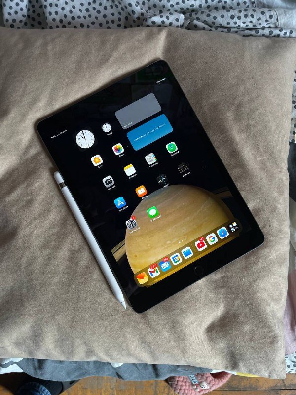 iPad 7 с pencil 2, монитор Philips V line 24’’, механическая клавиатура Akko 3068 4