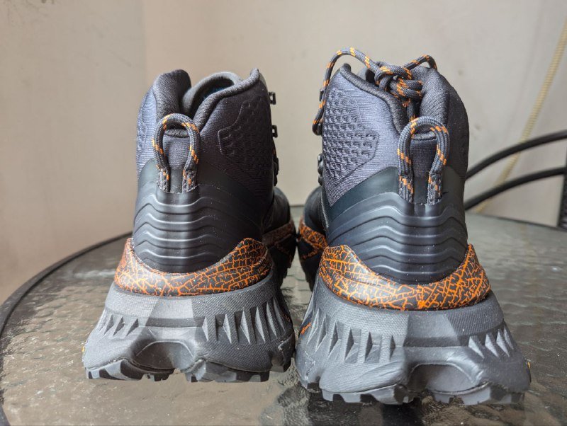 Женские ботинки Hoka TenNine Hike GTX 4