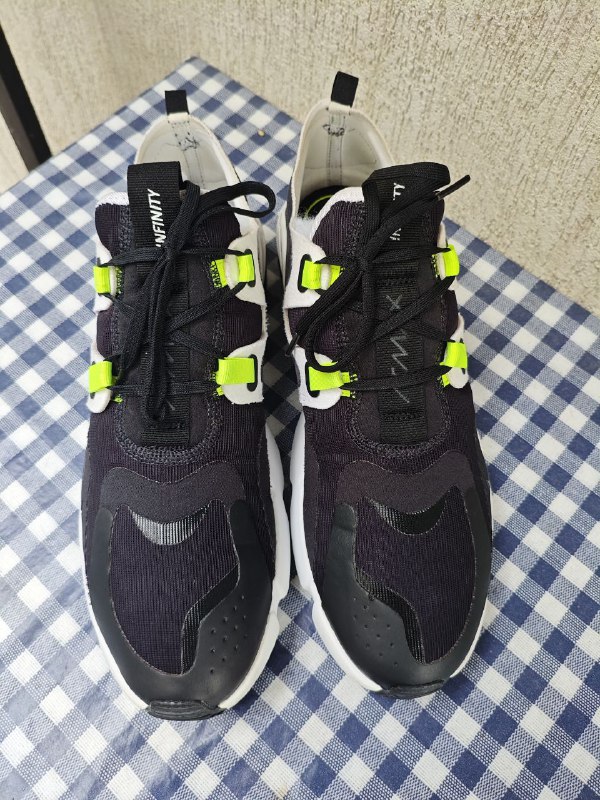 Мужские беговые кроссовки Nike Air Max Infinity 12 US 4