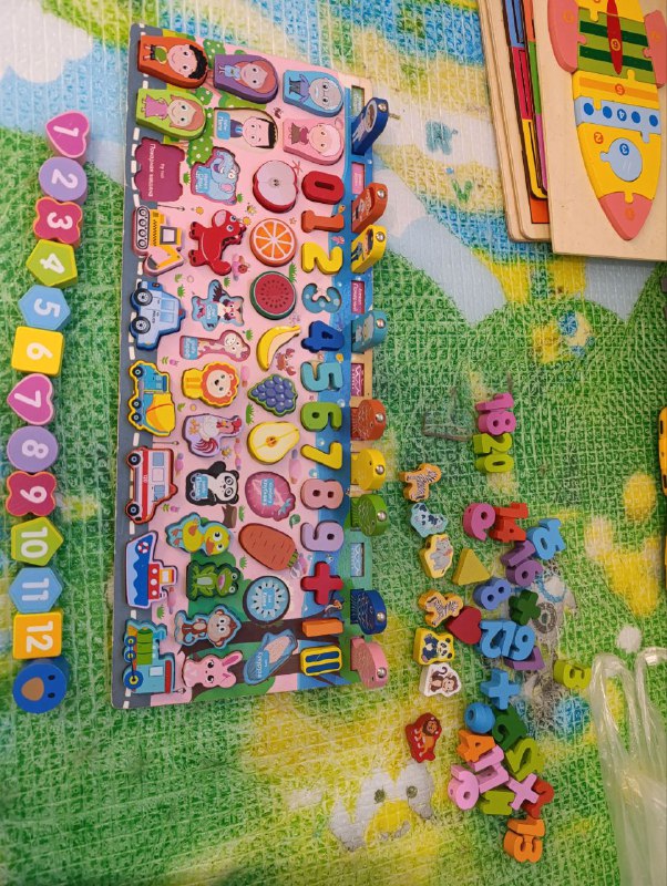 Игрушечные машинки, деревянные мозаики, мягкие игрушки, детская коляска, детские платья