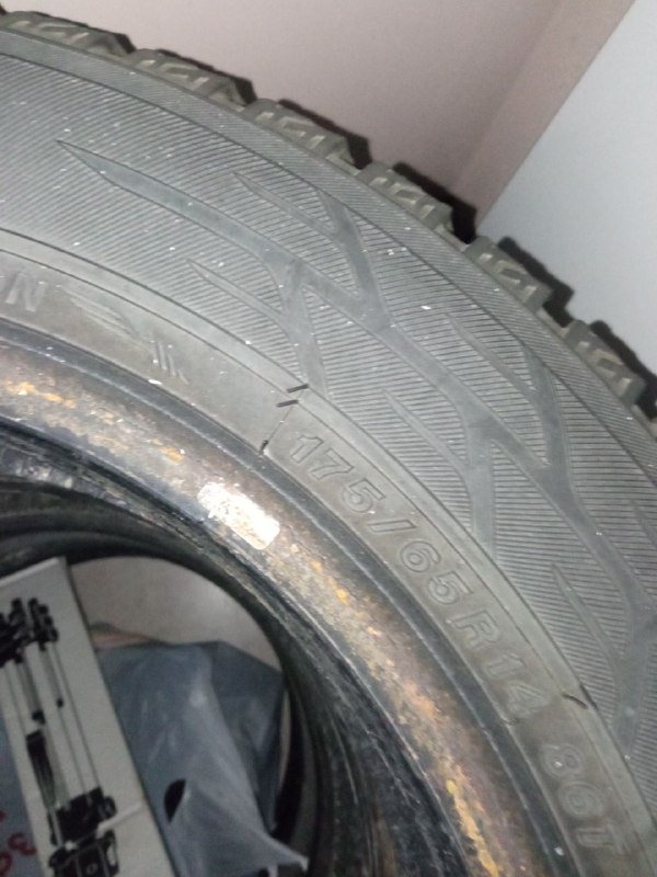 Зимняя шипованная резина Yokohama 175/65r14 4 шт 2