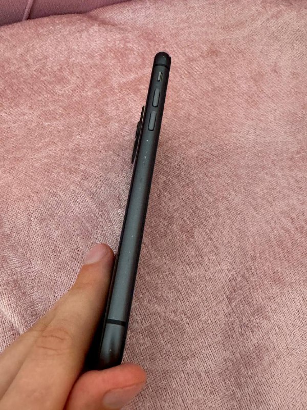iPhone 11 128GB с оригинальным проводом 3