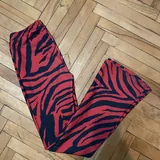 Кольцевая лампа, Dr Martens, штаны клёш, кимоно, костюм горничной, выпрямитель 5