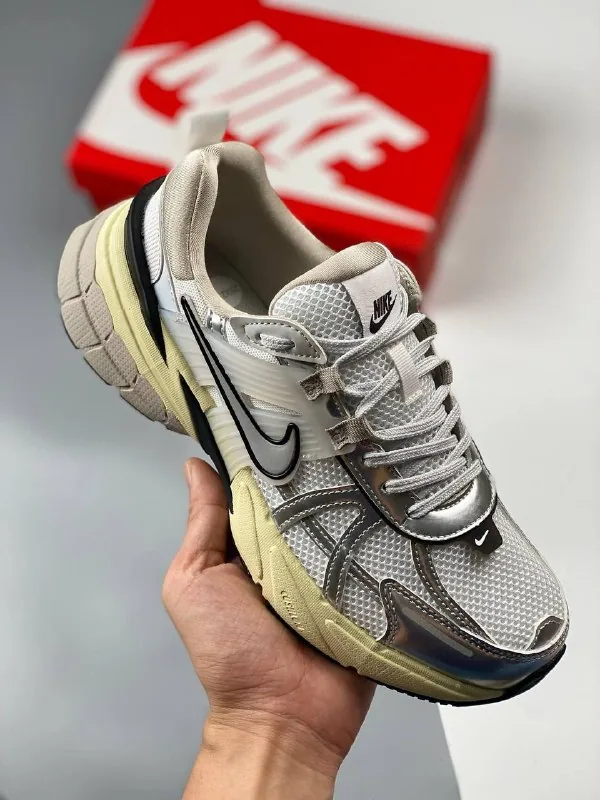 Nike V2K Run кроссовки 1