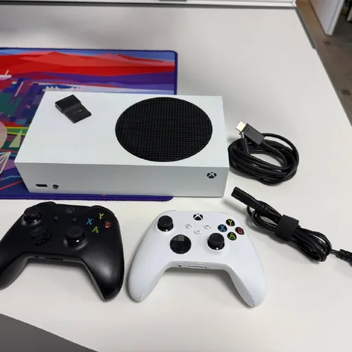Xbox Series S, 2 геймпада, карта памяти 1 TB