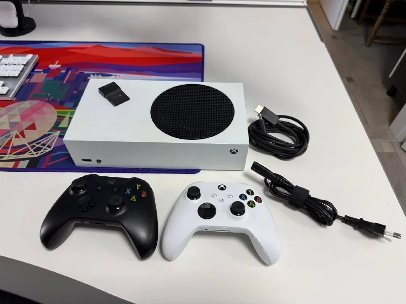 Xbox Series S, 2 геймпада, карта памяти 1 TB