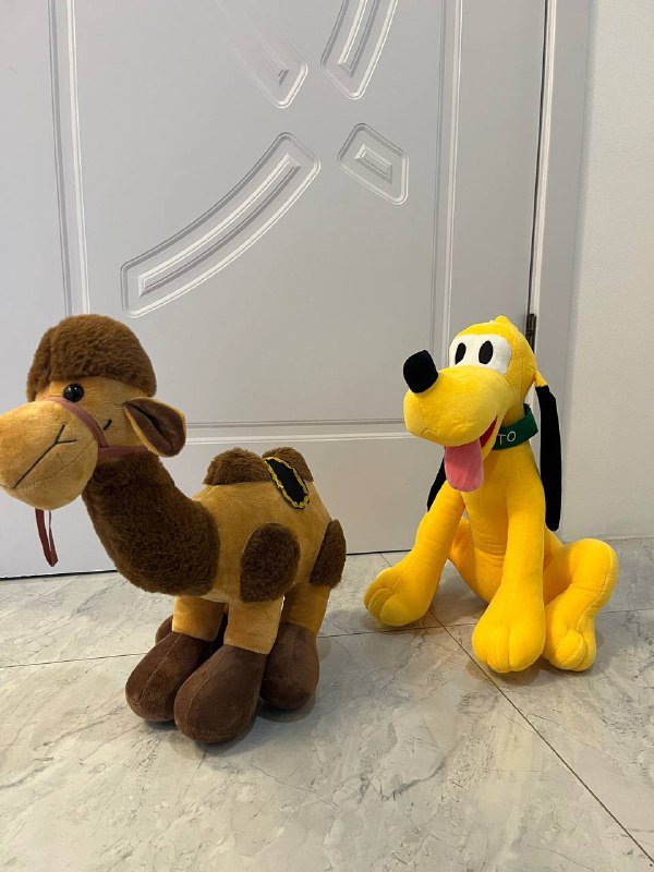 Плюшевые игрушки верблюд и собака