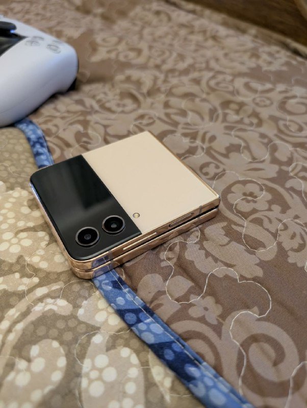 Samsung Galaxy Z Flip 4 3