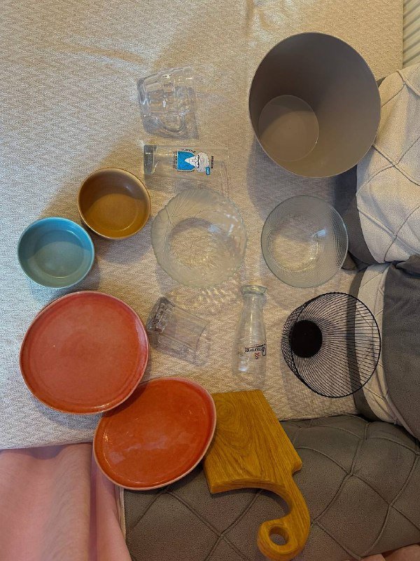 доска, керамические тарелки, пивные бокалы, салатницы, ваза, миска 2