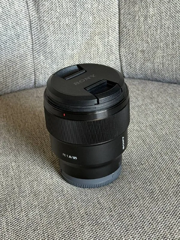 Объектив Sony FE 85mm f/1.8