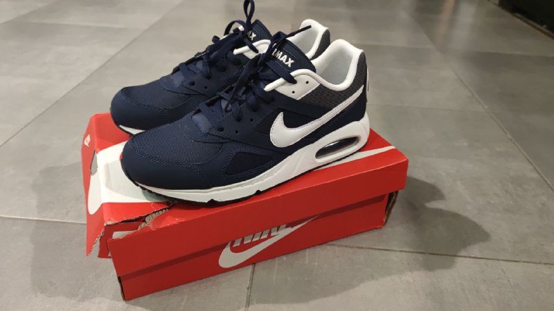 Новые с коробки Nike AirMax, размер 43 2