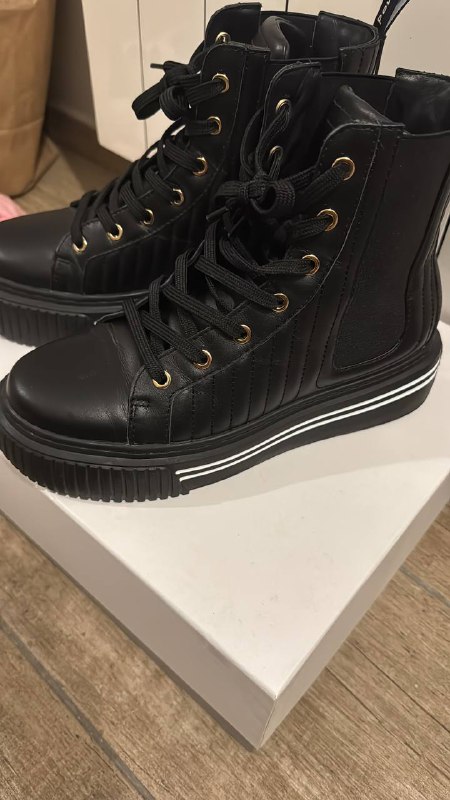 Ботинки Pollini размер 38 новые 3