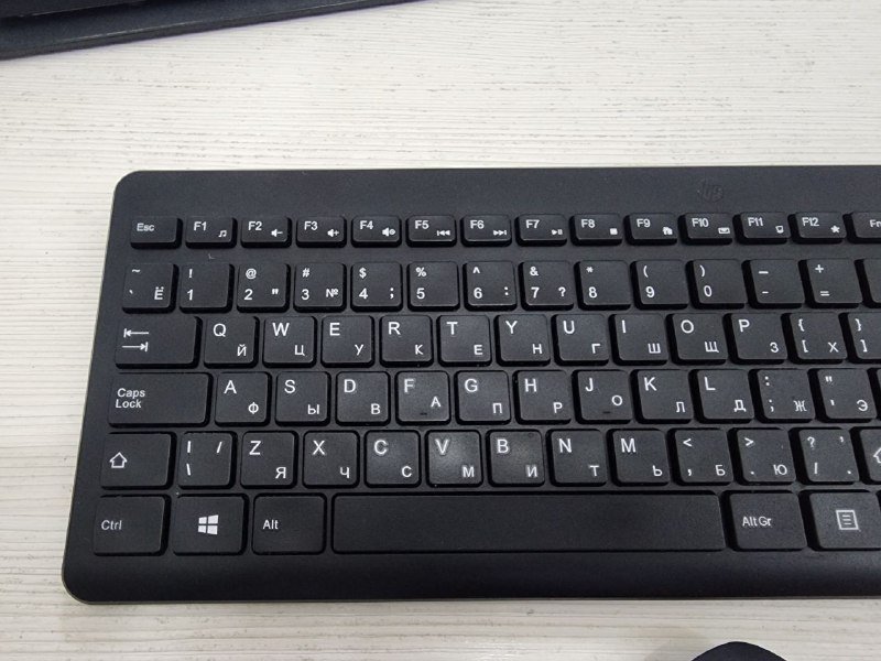 Беспроводная клавиатура HP с мышкой 2