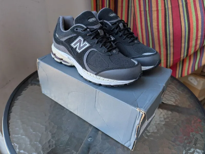 Женские кроссовки New Balance 2002 GORE-TEX 1
