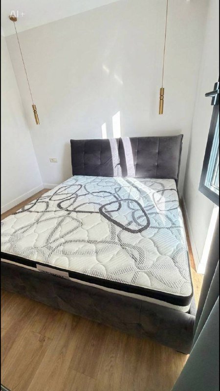 Двуспальная кровать 180x200 с матрасом