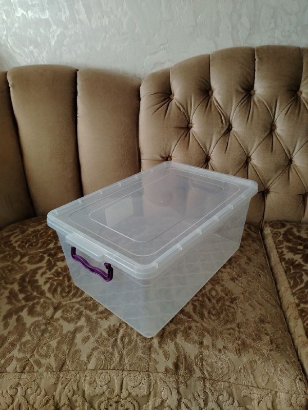 Пластиковый контейнер большой