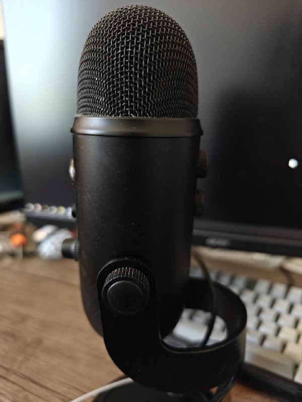 Микрофон Blue Yeti 2