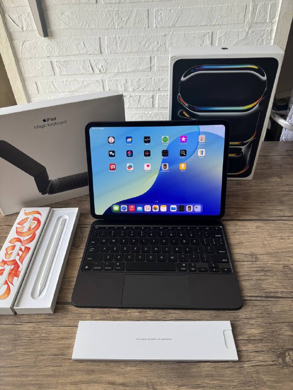 iPad Pro 11 Inch M4 256 GB с Pencil Pro и Magic Keyboard