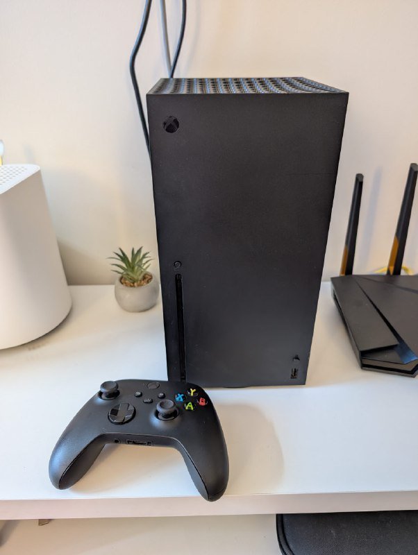 Xbox Series X 1 TB консоль с контроллером