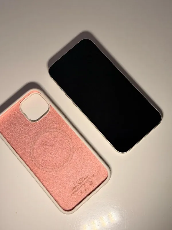 iPhone 14 128GB Starlight 1
