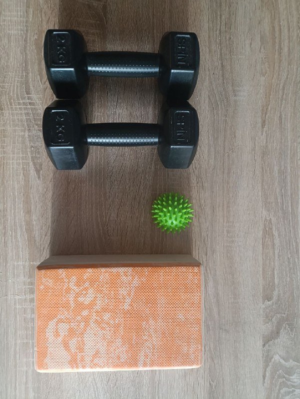 Гантели 2 кг, спортивный куб, массажный мяч, коврик, машинка для катышков 5