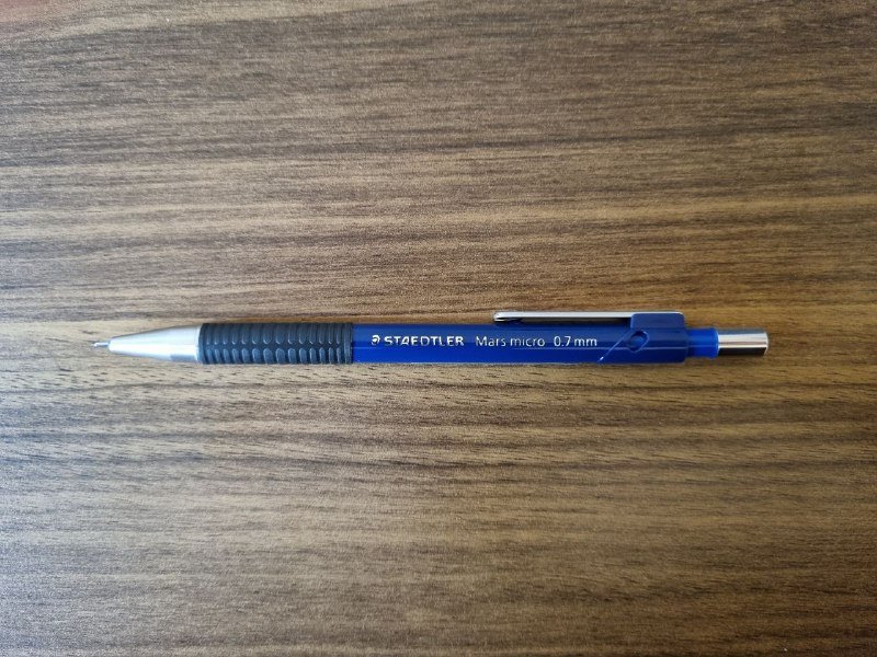 Мышь HP z5000, карандаш Staedtler, перьевая ручка, резцы по дереву, скетчбук, шапка для бега 2