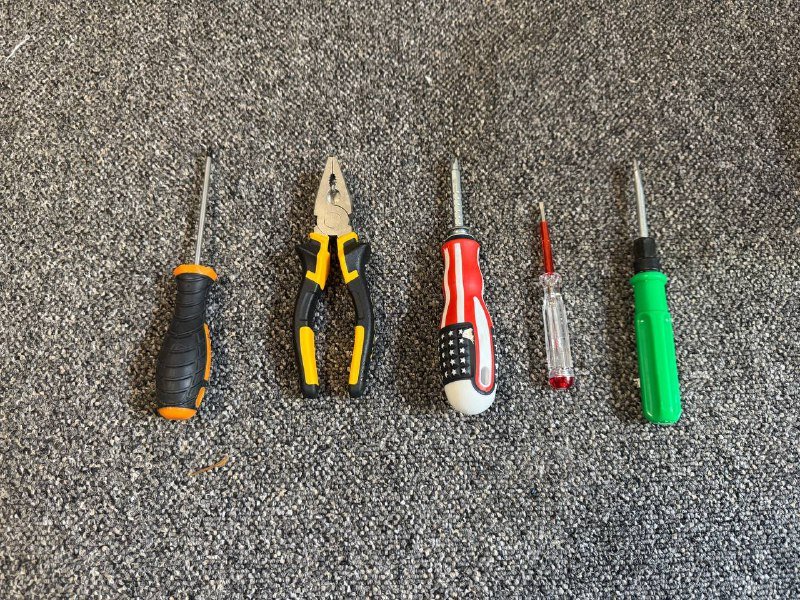 Столовые приборы, посуда, отвертки, плоскогубцы, ведро, тазик 3