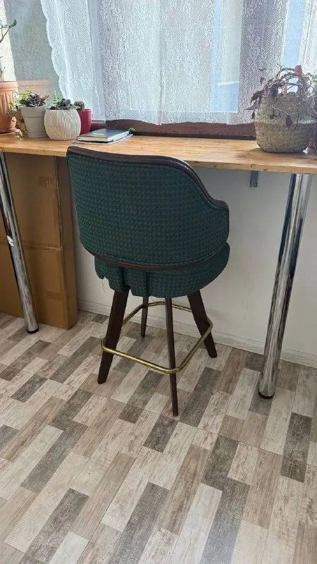 Swivel chair 1