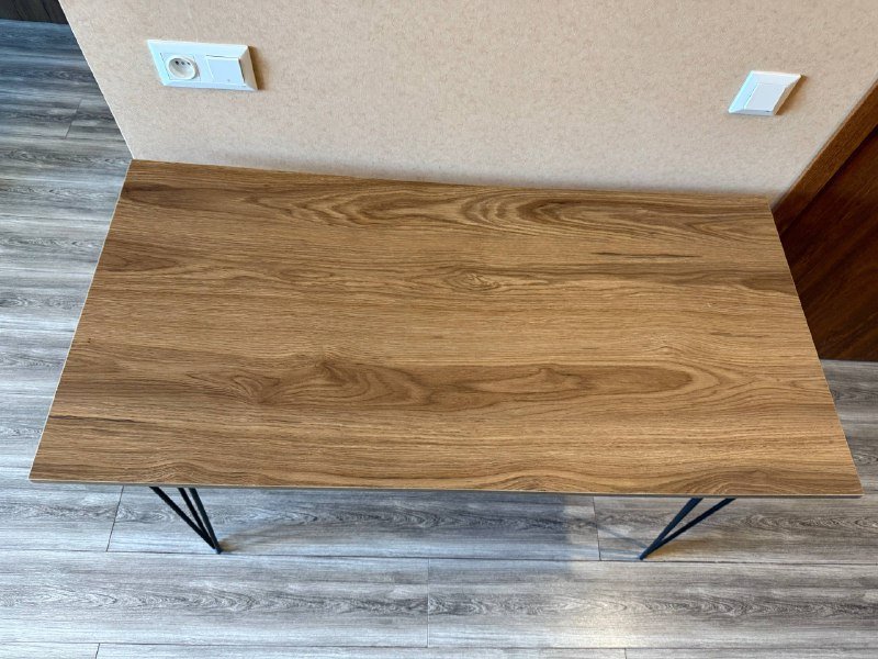 Деревянный стол с металлическими ножками 3